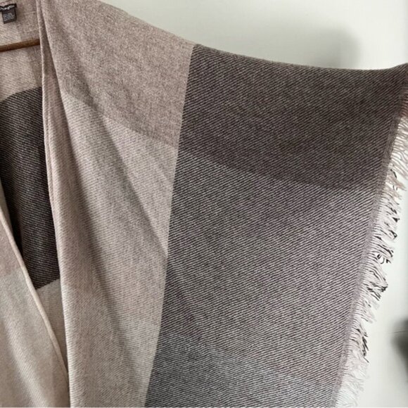 J.MCLAUGHLIN Rhon Poncho In Beige Neutral 100% Wool Cape Cardigan O/S Fringe - Picture 6 of 8